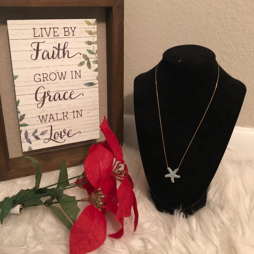 Necklace with an integrated silver starfish
